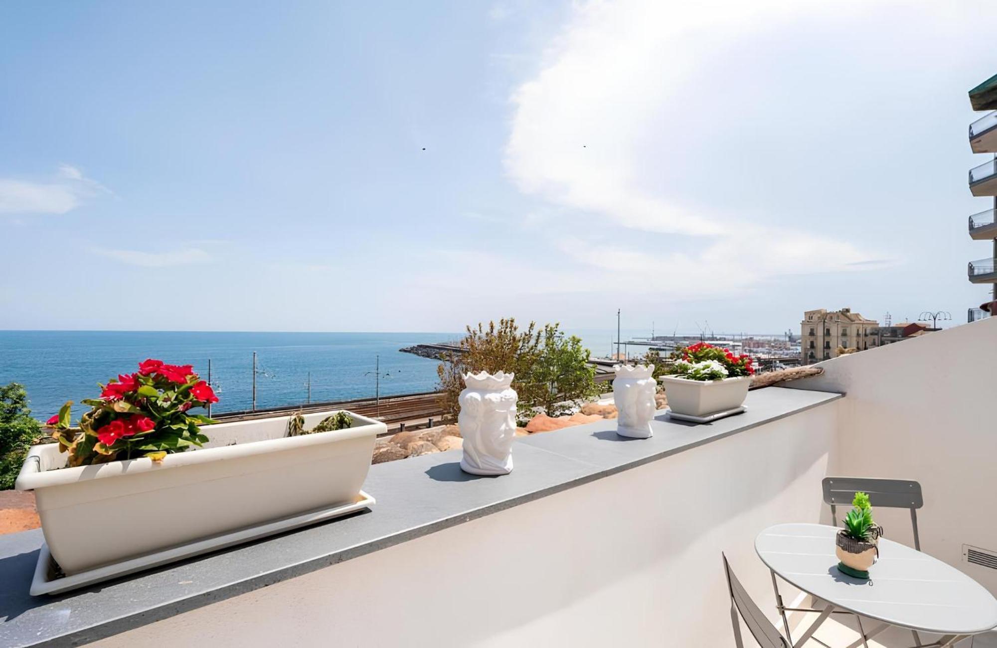 Mare Damuri Con Terrazza Vista Mare Lejlighed Catania Eksteriør billede